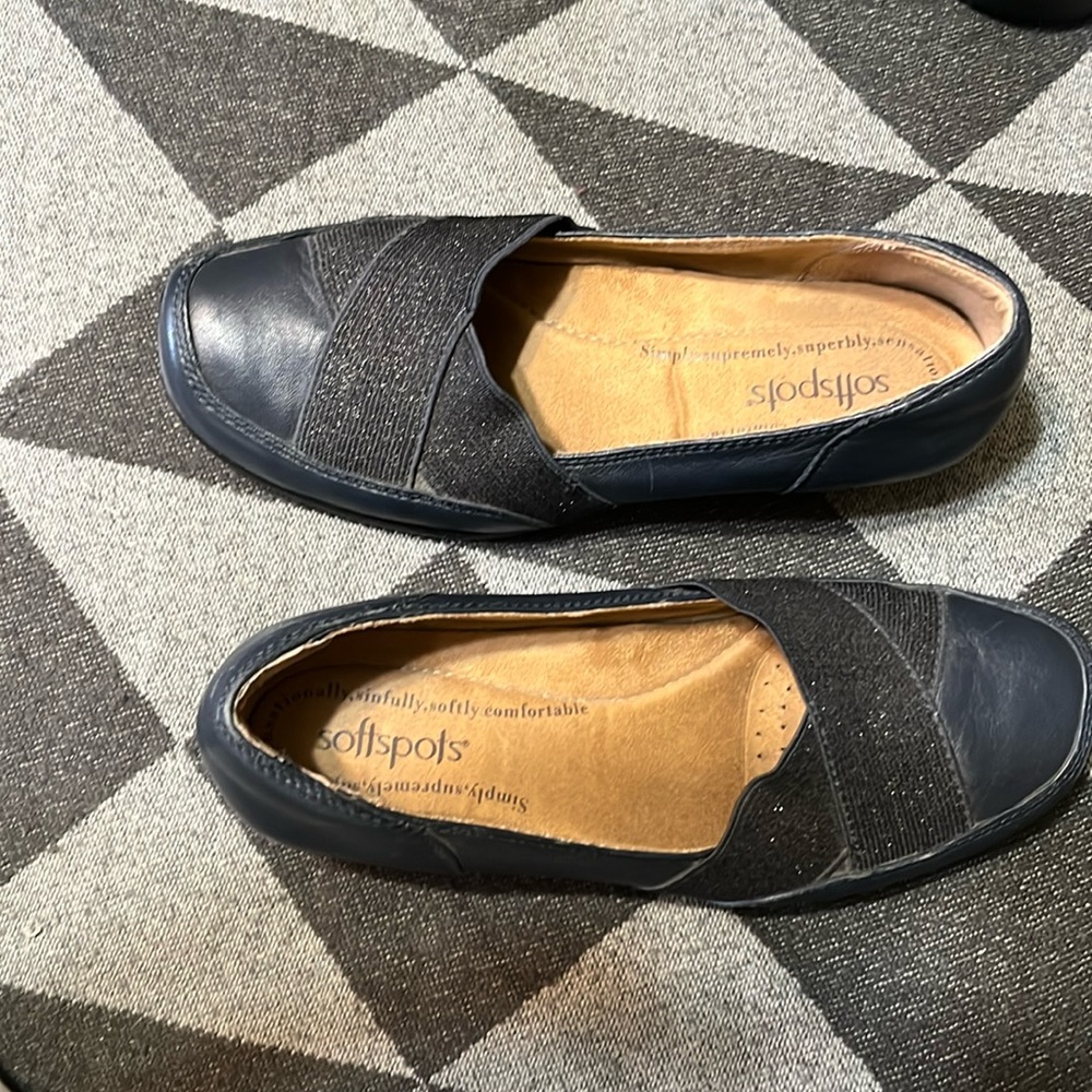 Good condition softy comfortable shoes size 7W